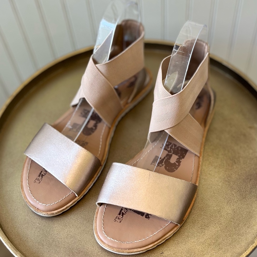 SOREL ELLA II SANDAL | TAUPE/GOLD METALLIC LEATHER W/ELASTIC STRAPS | 7.…